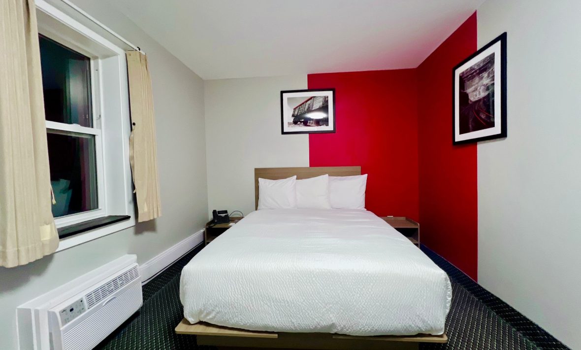 Ramada by Wyndham Kirkland Lake photo 3